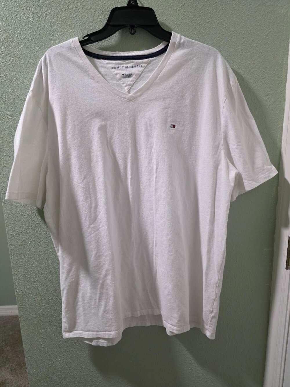 Tommy Hilfiger, Unisex Vee Neck White Tee Shirt XXL/TTC/XXG
